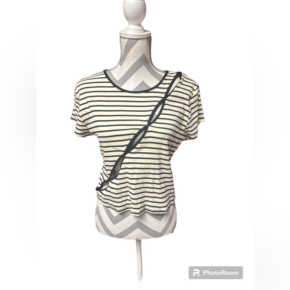 NWT TARGET WILD FABLE BLACK AND WHITE TEE TOP